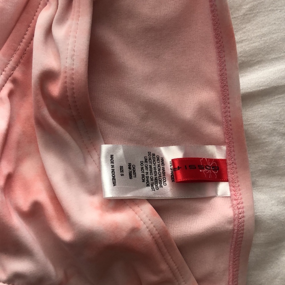 Pink bikini - Picture 3 of 4